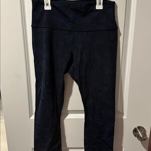 Lululemon Women’s Dark Blue Camouflage Leggings Size 10